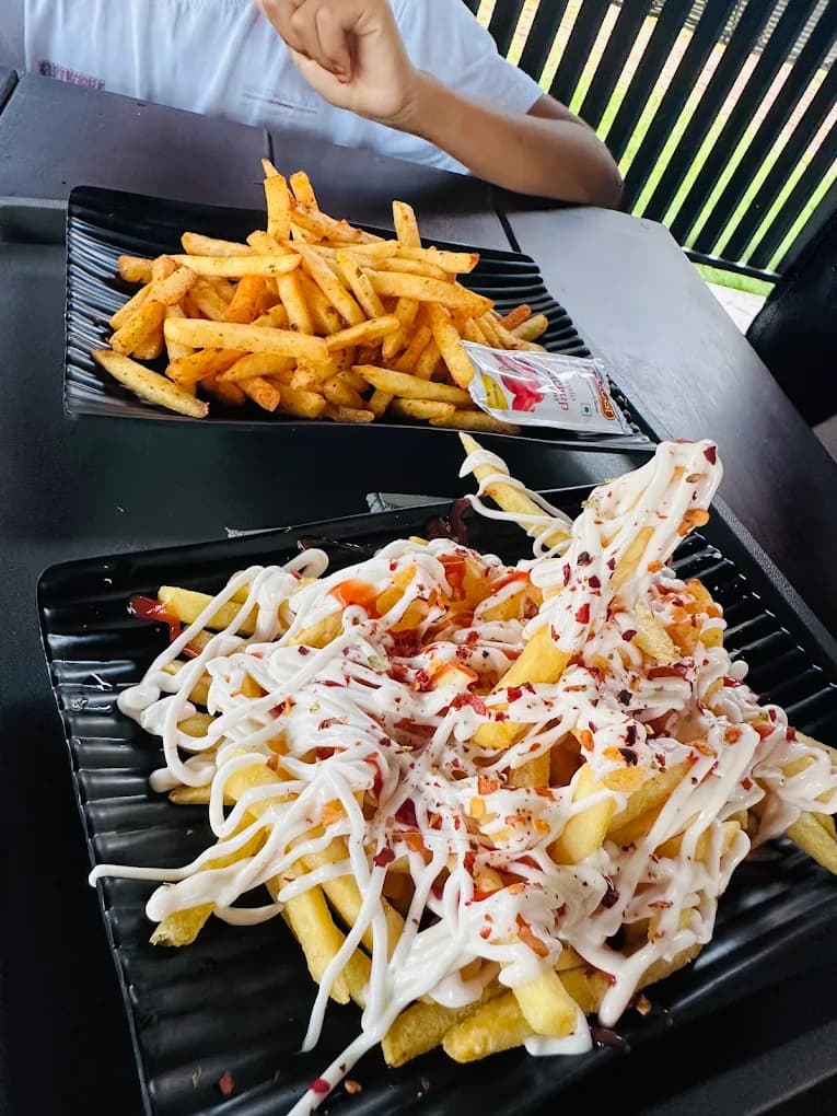 Best snacks in Puttur - Cheesy peri peri fries at River Queen container cafe